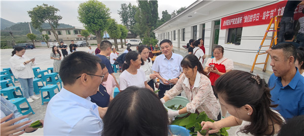 1687658454332071.jpg 2023-6-21 貴州陽光產(chǎn)權(quán)交易所開展我們的節(jié)日·端午節(jié)主題實(shí)踐活動(dòng)暨鄉(xiāng)村振興調(diào)研活動(dòng)6.jpg