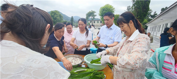 1687658463710209.jpg 2023-6-21 貴州陽光產(chǎn)權(quán)交易所開展我們的節(jié)日·端午節(jié)主題實(shí)踐活動(dòng)暨鄉(xiāng)村振興調(diào)研活動(dòng)7.jpg