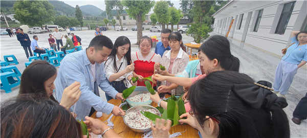 1687658488128467.jpg 2023-6-21 貴州陽光產(chǎn)權(quán)交易所開展我們的節(jié)日·端午節(jié)主題實(shí)踐活動(dòng)暨鄉(xiāng)村振興調(diào)研活動(dòng)10.jpg