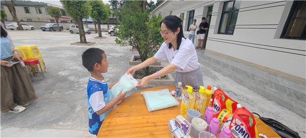 1687658519449715.jpg 2023-6-21 貴州陽光產(chǎn)權(quán)交易所開展我們的節(jié)日·端午節(jié)主題實(shí)踐活動(dòng)暨鄉(xiāng)村振興調(diào)研活動(dòng)11.jpg