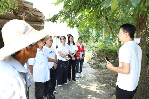 2023-8-31 貴州環(huán)交所黨支部、壩上村黨支部、貴陽產(chǎn)控集團(tuán)金融務(wù)鏈上企業(yè)黨支部聯(lián)合開展主題黨日活動3.jpg