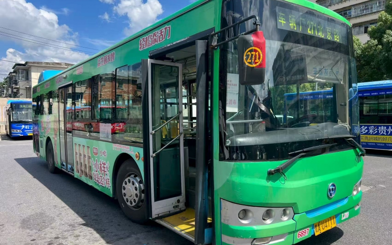 貴陽黔爽暢行運(yùn)輸有限公司10臺報廢機(jī)動車處置